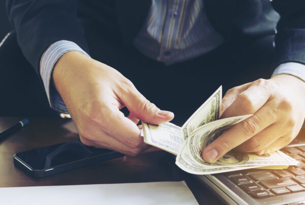 Jak zmienia się kurs euro w Krakowie? Aktualne trendy i prognozy