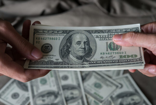Euro i dolar najwyżej od miesięcy. Czy kurs USD przebije barierę 4,00 zł w 2025 roku?