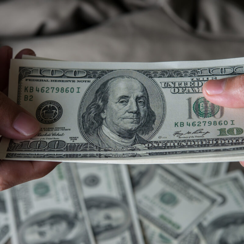 Euro i dolar najwyżej od miesięcy. Czy kurs USD przebije barierę 4,00 zł w 2025 roku?